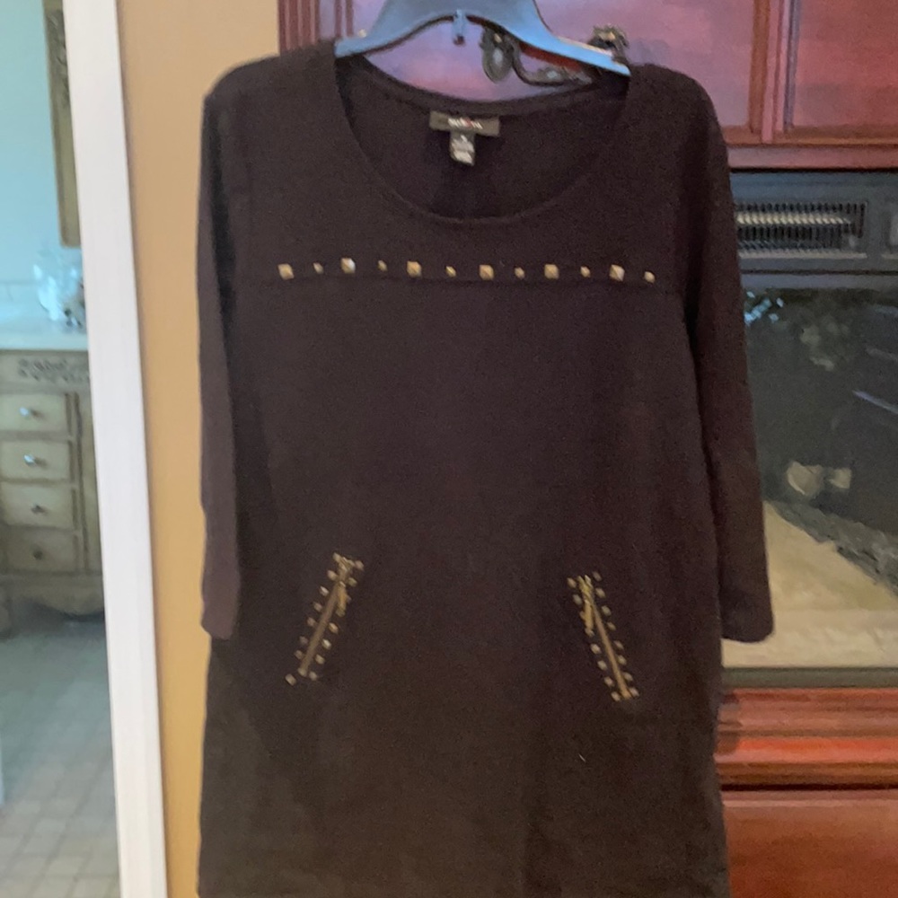 Adorable tunic with stud details